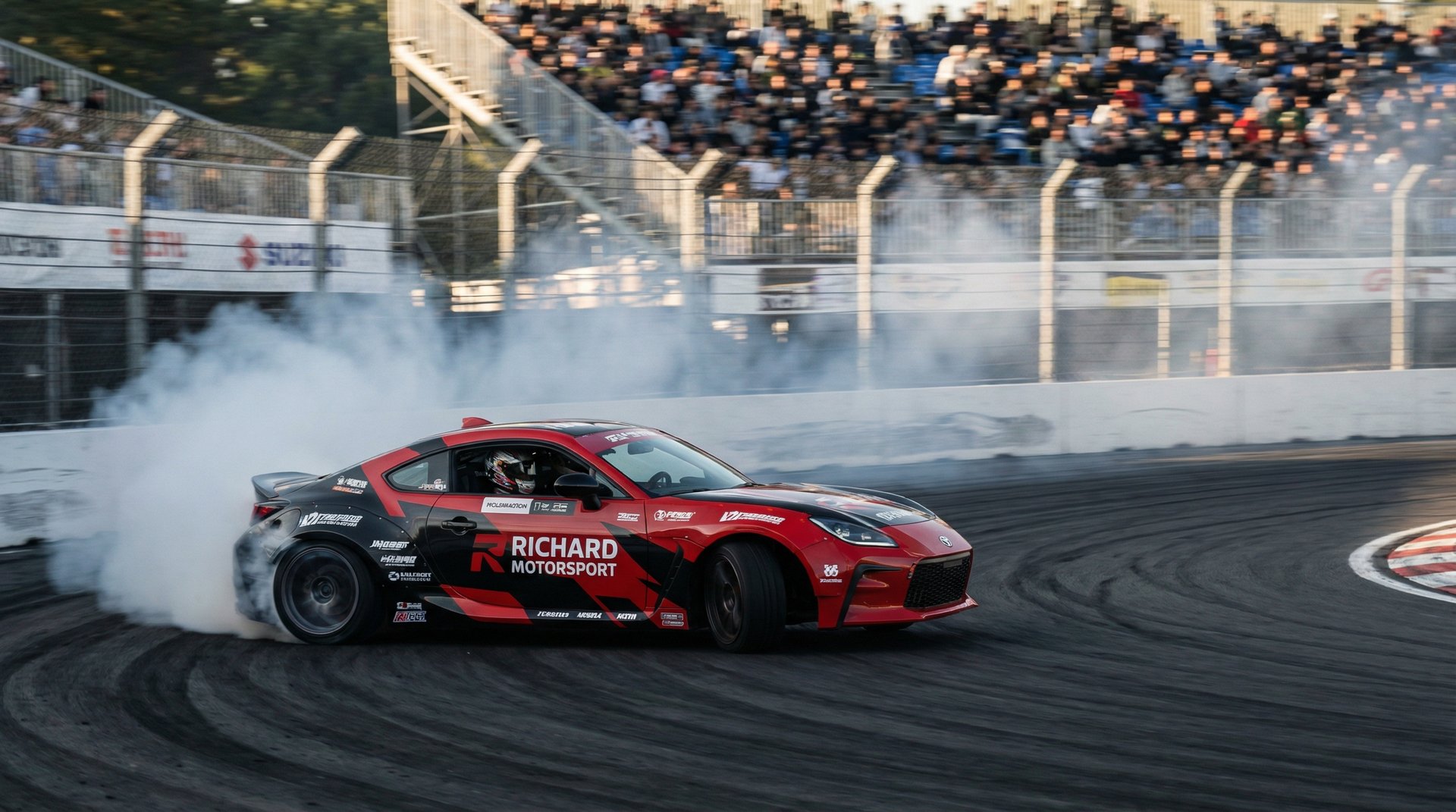 蜜芽汽车解说赛道视频